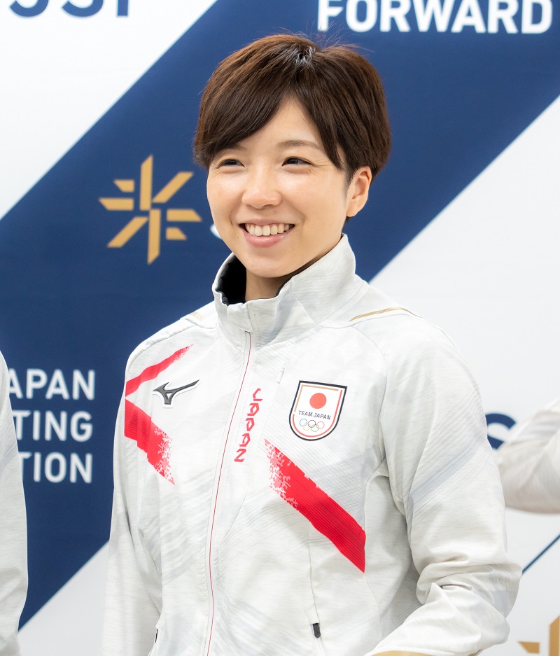 北京2022冬季オリンピック代表選手発表記者会見で笑顔をみせる小平奈緒選手