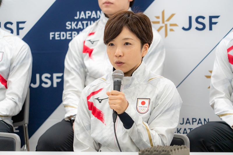 北京五輪代表記者会見で意気込みを語る小平奈緒選手