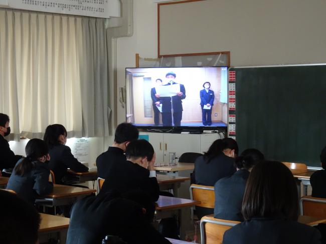 3学期終業式を校内TV放送にて開催した様子の画像