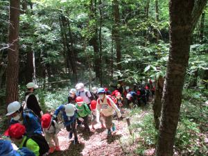 玉川小学校姉妹学級での小泉山登山