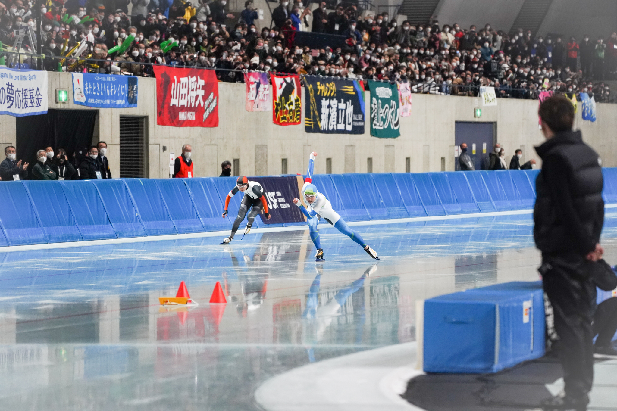 ゴールに向かう小平選手