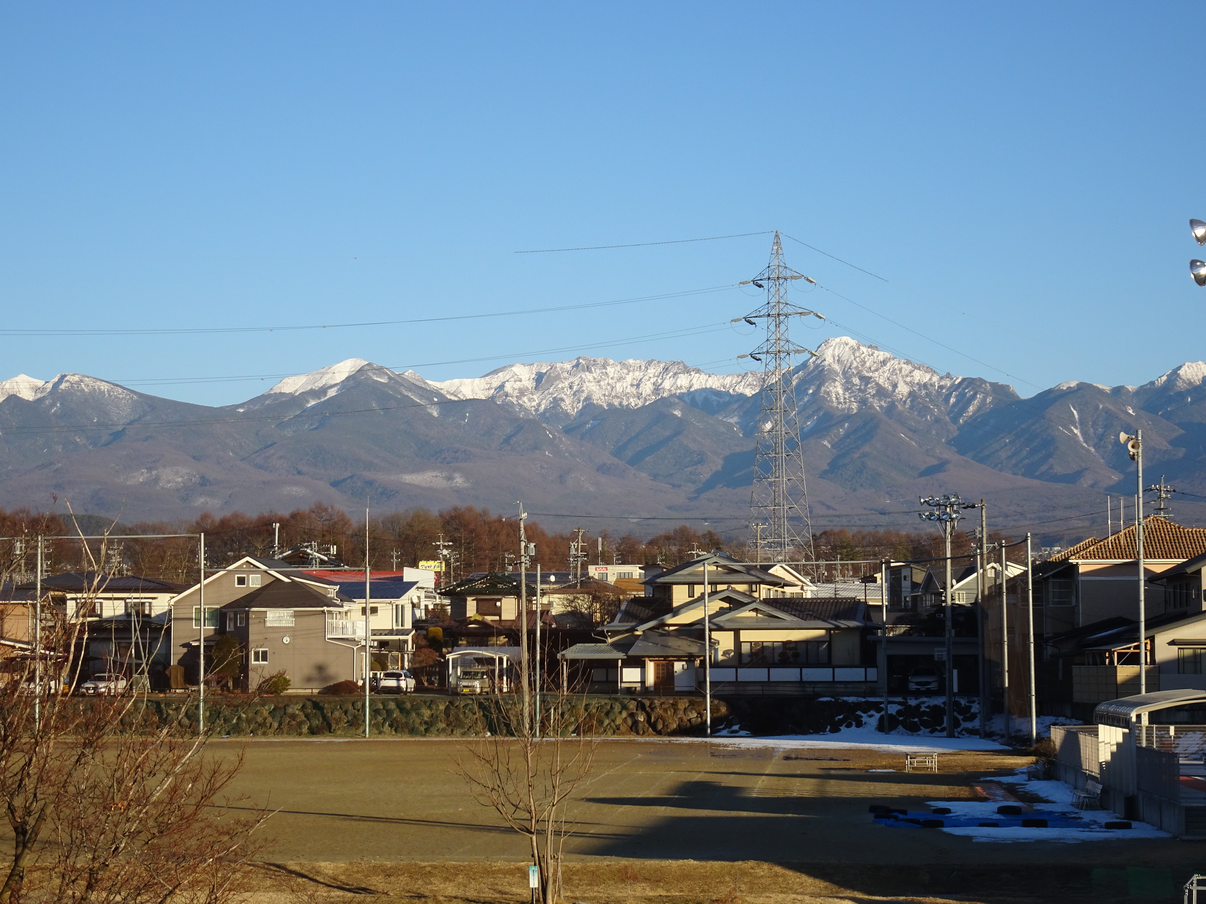 学校から見える2023年の八ヶ岳の様子の画像