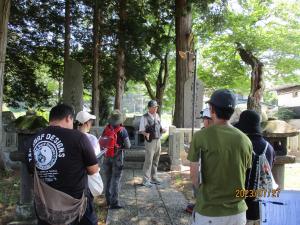 職員が地域研修で金沢について学んでいます