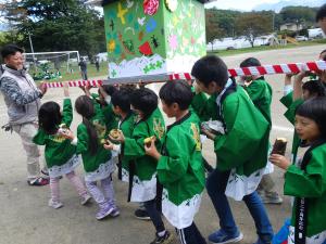 北山祭　おみこしをかつぐ