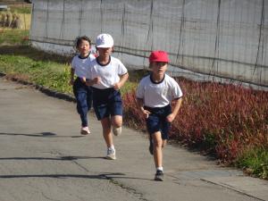 マラソン記録会　子どもたちの走る姿