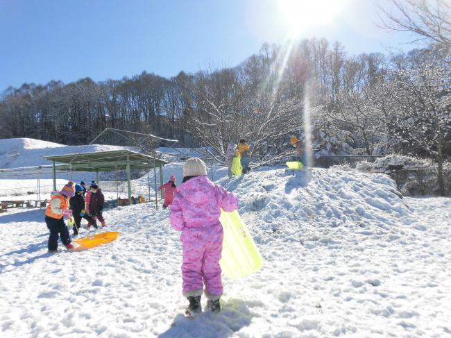 雪遊び