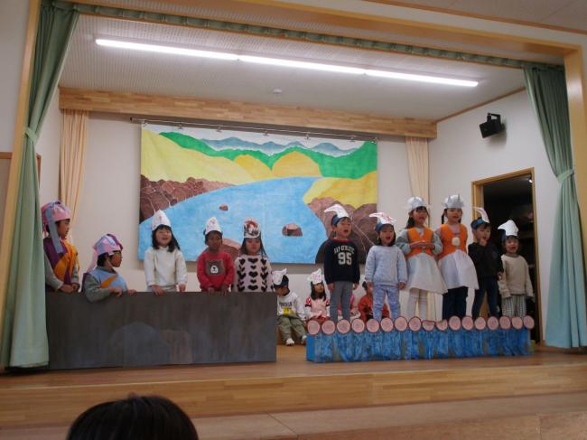 地域交流　劇の発表