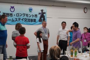交流する市長
