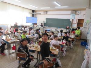学校給食の様子