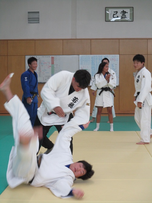 背負い投げに挑戦