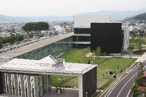 茅野市民館遠景