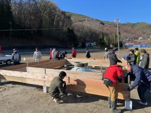 波消し板を設置する様子