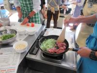 タコライス　作成の様子