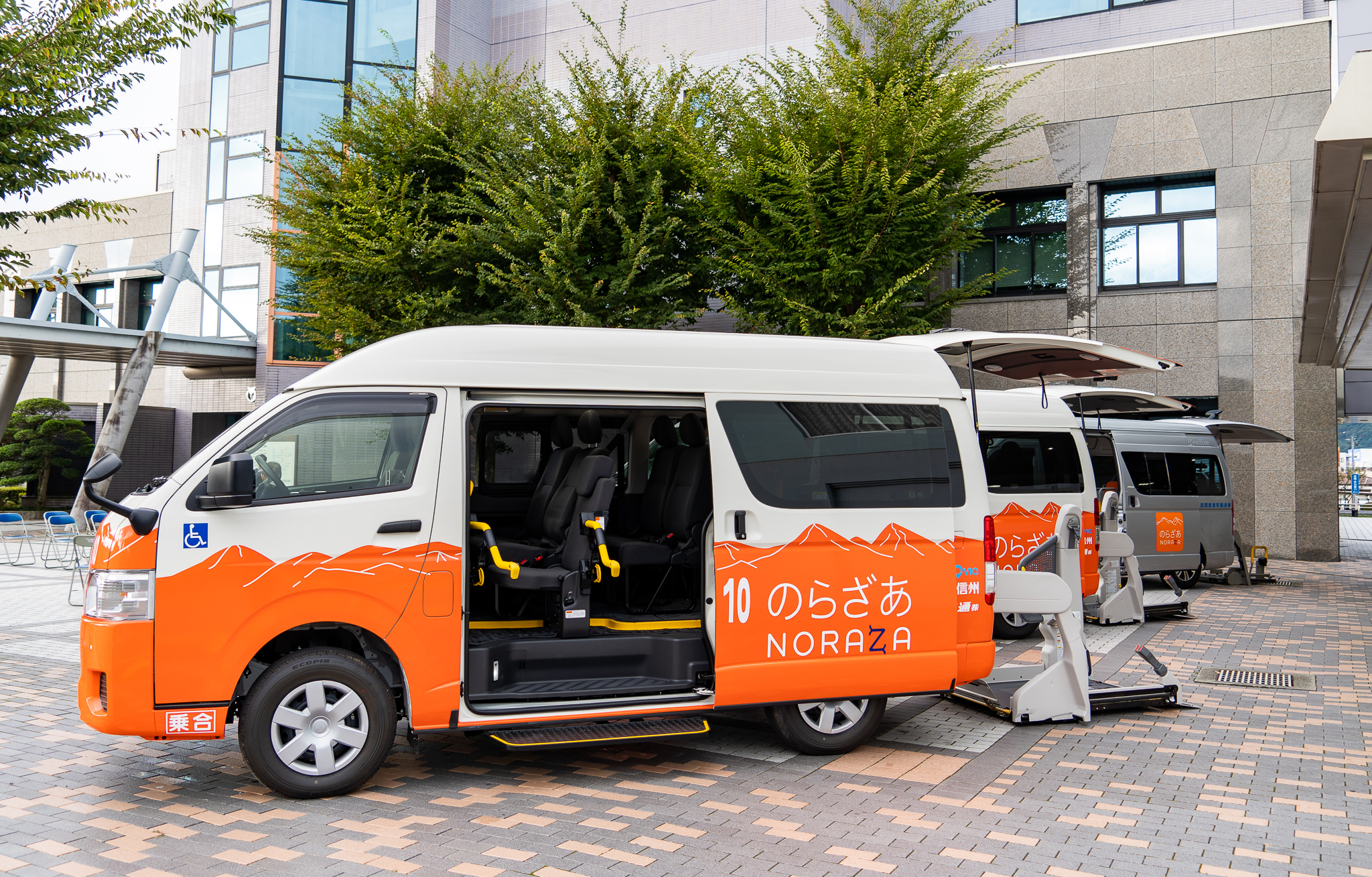 AI乗合オンデマンド交通「のらざあ」車イス対応車両