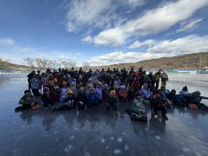 スケート記録会終了後の全校集合写真