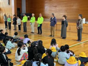 子ども・学校応援隊の紹介式の様子