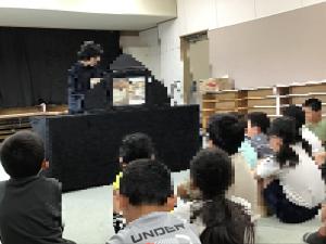 紙芝居読み聞かせの様子