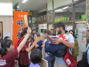 駅でのお迎えの様子
