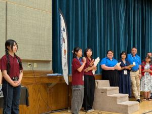 茅野市の紹介をする様子