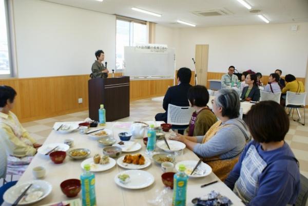 ジョークを交えながらの横山先生の講話
