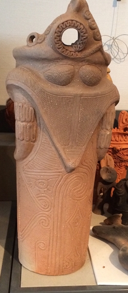 藤内遺跡の「神像筒形土器」の復元製作品