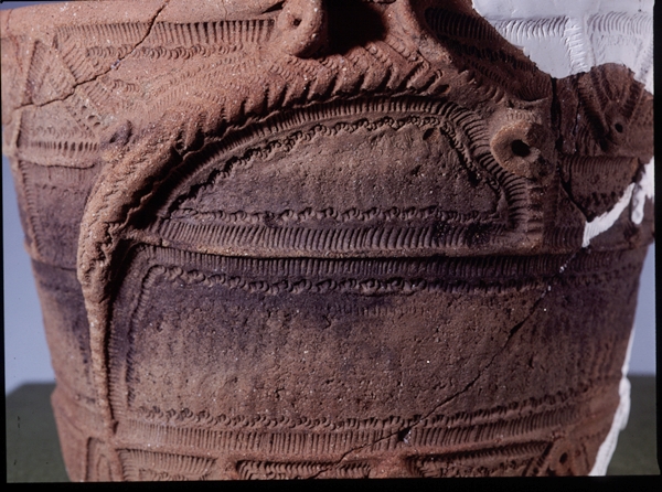 Snake relief pottery from Nashinoki site