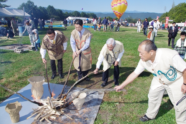 縄文まつり火祭りの写真