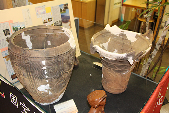 観光案内所設置の縄文土器の画像