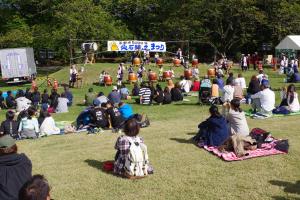 縄文まつり太鼓演奏の様子写真