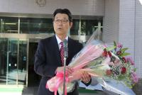 今井市長、初登庁の様子。