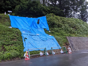 令和3年8月大雨による法面崩壊の様子