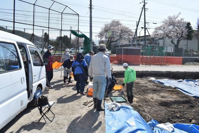 今回の調査では10人の作業員さんが来てくれています。