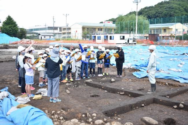 現場見学の最後の質問タイムでは積極的に手を挙げてくれました。