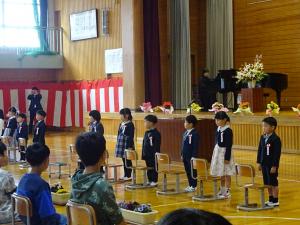 整列する1年生
