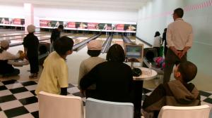 ボウリングを楽しむ子ども達