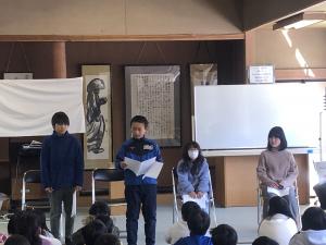 立会演説会で演説する様子